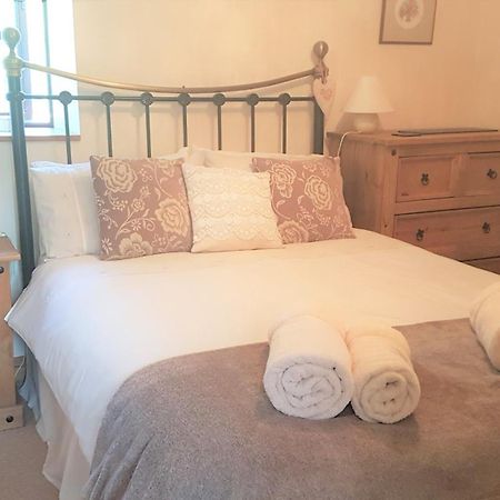 River Cottage@Cwm Mill - Riverside Family Holidays In The Black Mountains Hereford Bagian luar foto