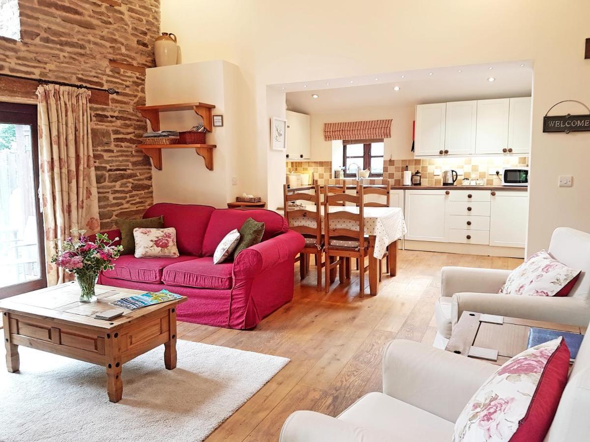 River Cottage@Cwm Mill - Riverside Family Holidays In The Black Mountains Hereford Bagian luar foto