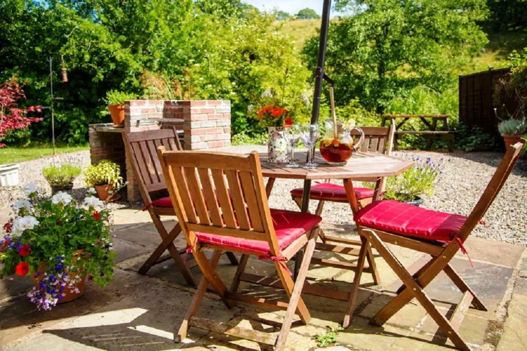 River Cottage@Cwm Mill - Riverside Family Holidays In The Black Mountains Hereford Bagian luar foto
