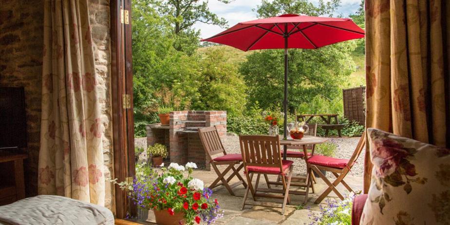 River Cottage@Cwm Mill - Riverside Family Holidays In The Black Mountains Hereford Bagian luar foto
